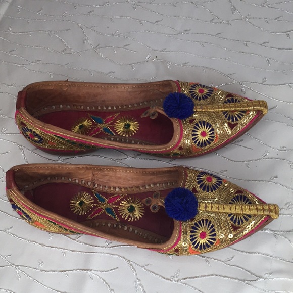 Vintage Moorish royal Middle Eastern  Embroidered Woman’s shoe - Picture 4 of 11
